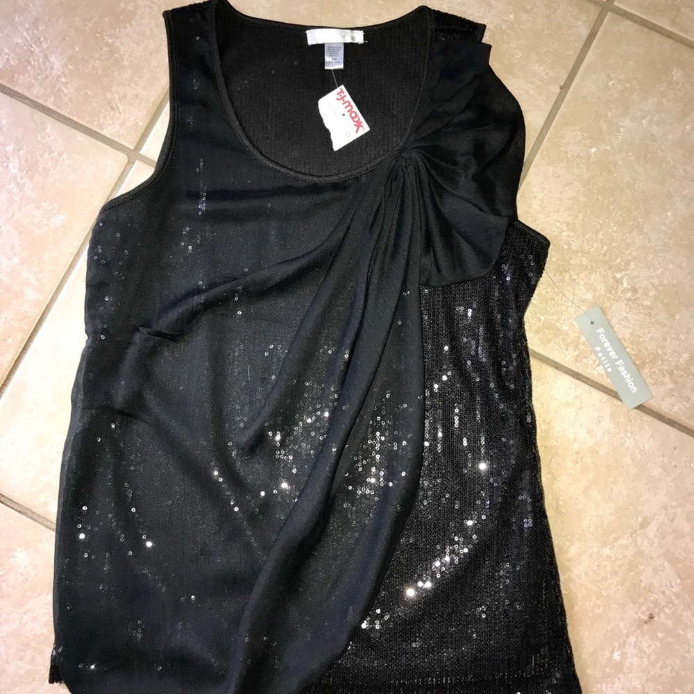 “NWT”FOREVER FASHIONS SEQUIN TOP